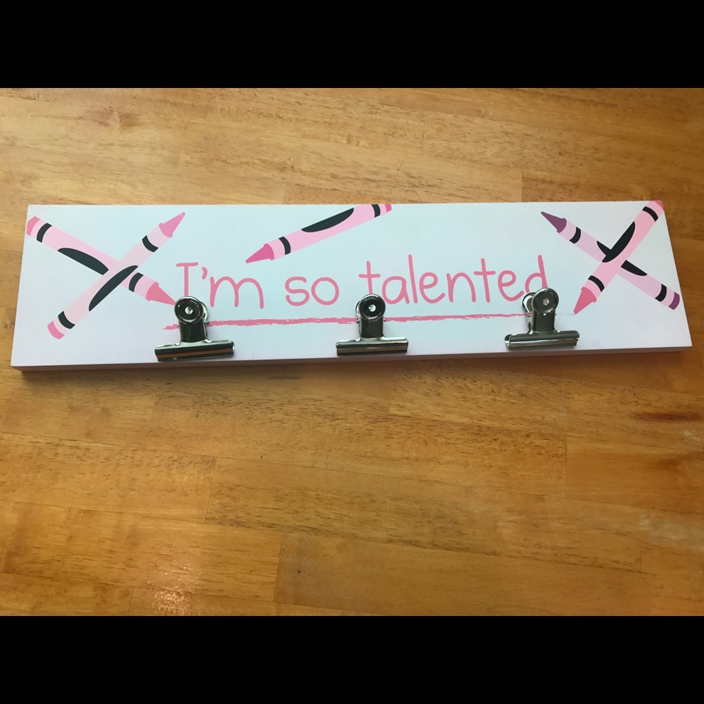 Hanger for drawings/photos
